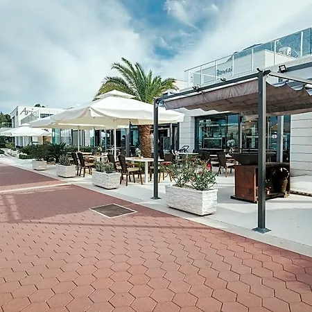 Romana Aparthotel 4*