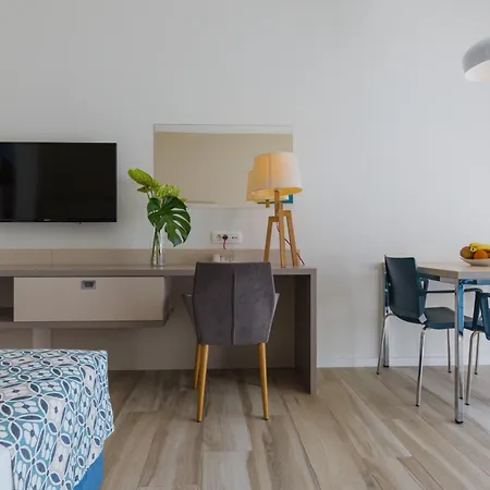 Romana Aparthotel 4*