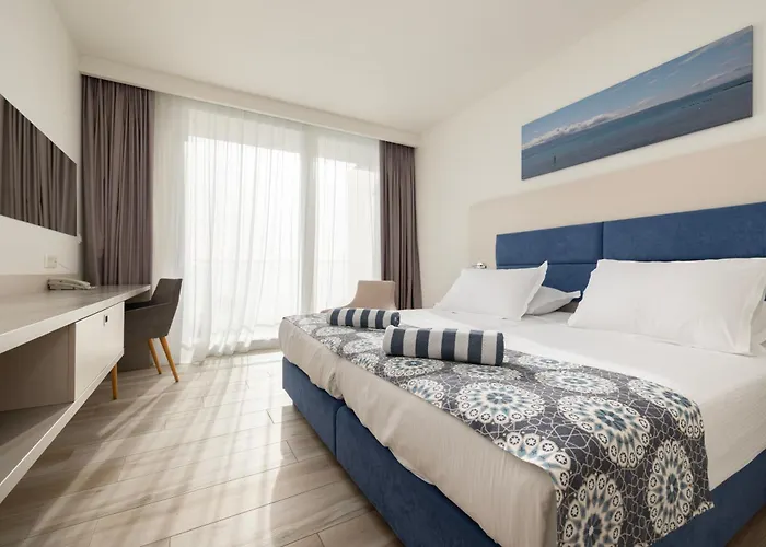 Romana Aparthotel 4*