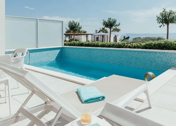 Romana Aparthotel 4*